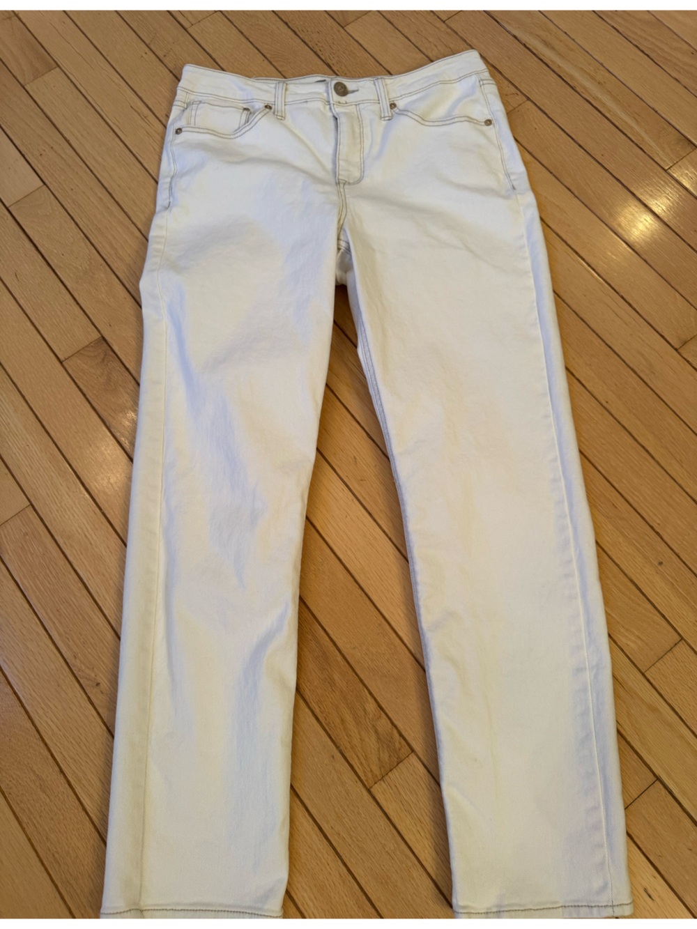 Seven7 Size 8 off-white five pocket with tan stitching, Slim Straight Jean. NWOT